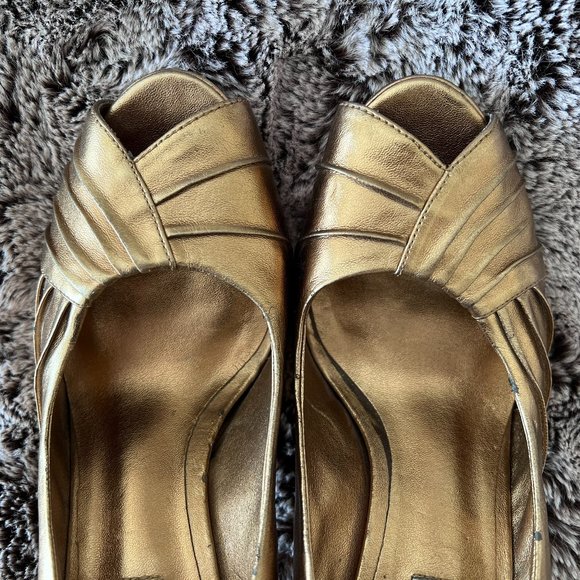 Steve Madden Metallic Gold Pumps - Picture 8 of 12